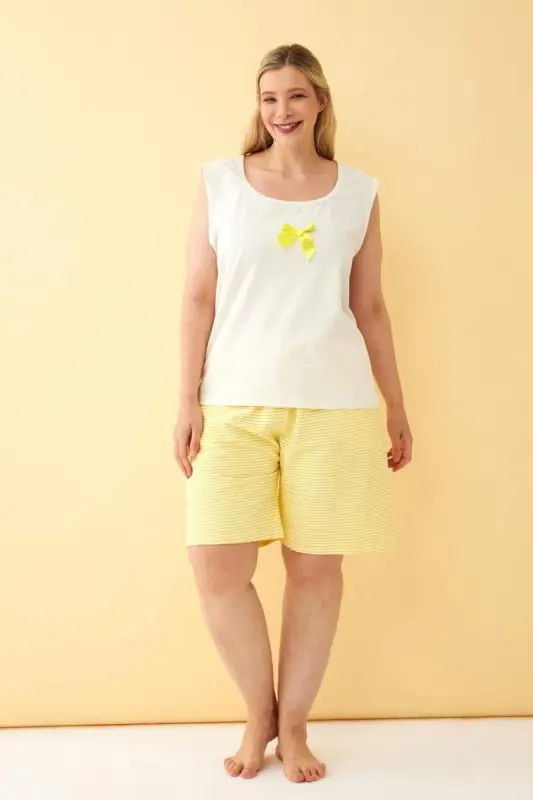 Akbeniz Kadın Beyaz Kurdele Detaylı Sarı Çizgili Şortlu Büyük Beden Pijama Takımı - BÜYÜKBEDENIZ