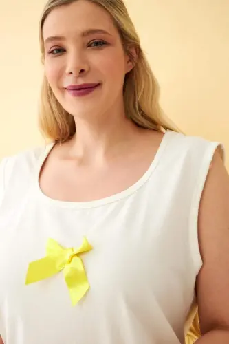 Akbeniz Kadın Beyaz Kurdele Detaylı Sarı Çizgili Şortlu Büyük Beden Pijama Takımı - 4