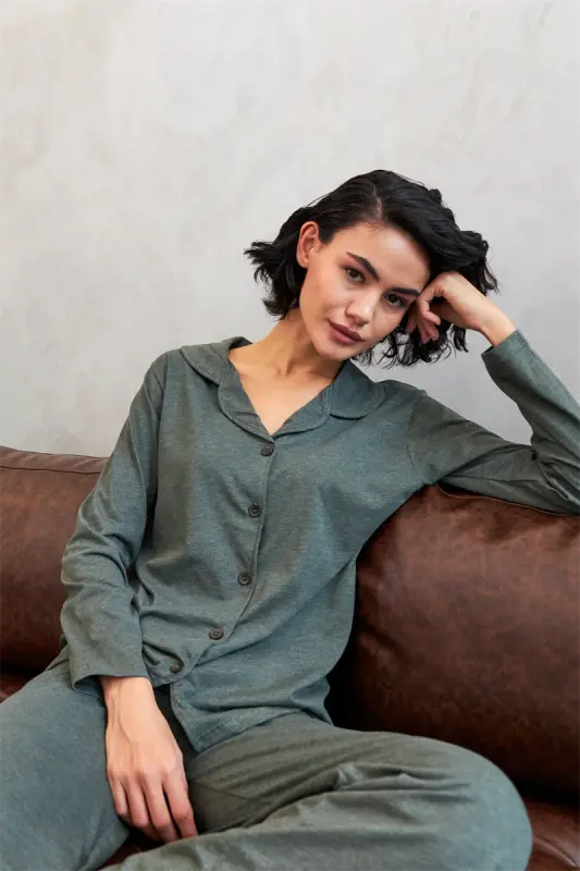 Akbeniz Женский комплект пижамы цвета хаки с пуговицами из хлопка - 1