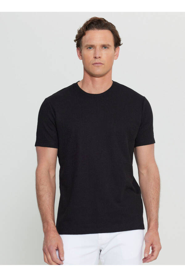Pamuklu Slim Fit Dar Kesim Bisiklet Yaka Jakarlı Esnek Tişört - Siyah - 2