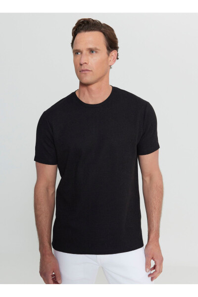 Pamuklu Slim Fit Dar Kesim Bisiklet Yaka Jakarlı Esnek Tişört - Siyah - 3