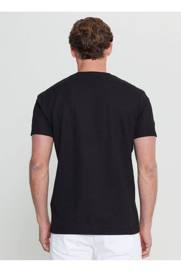 Pamuklu Slim Fit Dar Kesim Bisiklet Yaka Jakarlı Esnek Tişört - Siyah - 5