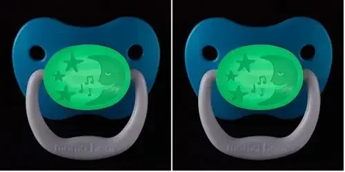 Amazon Brand - Mama Bear Glow-in-The-Dark Baby Pacifier, Stage 2 (6-12M), BPA Free, Assorted Colors, 4 Count (Pack of 2) - 1