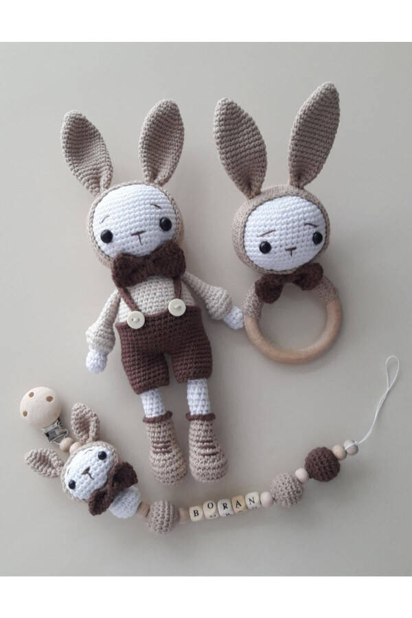 Amigurumi Tulumlu Tavşan Yenidoğan Seti Uyku Arkadaşı Çıngırak Ve Emzik Zinciri - 4