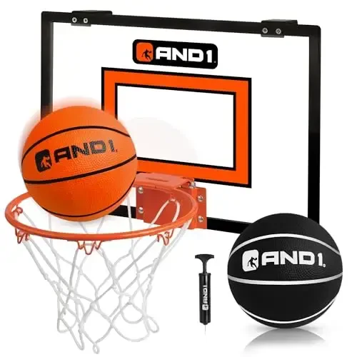 AND1 Eshik ustidagi mini basketbol halqasi: 18x12 sinmaydigan taxta, 2 ta mini basketbol to'pi va qo'l nasosi kiritilgan - Bolalar va kattalar uchun yakuniy yopiq basketbol aksessuari, hech qanday asbob kerak emas - 1