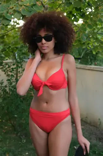 Angelino Ayollar uchun yostiqli kamonli pastki va ustki qizil bikini to‘plami 35008 - 1