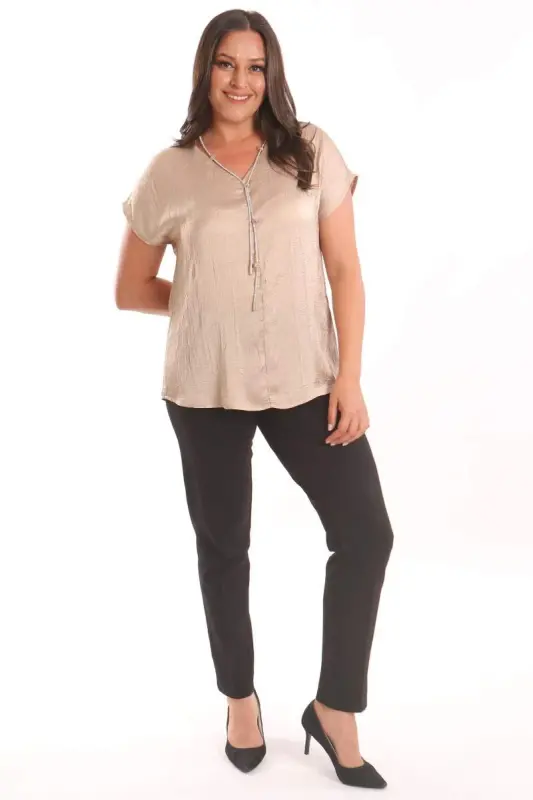 Angelino Plus Size Beige Crushed Satin Blouse with Chain Detail - 4