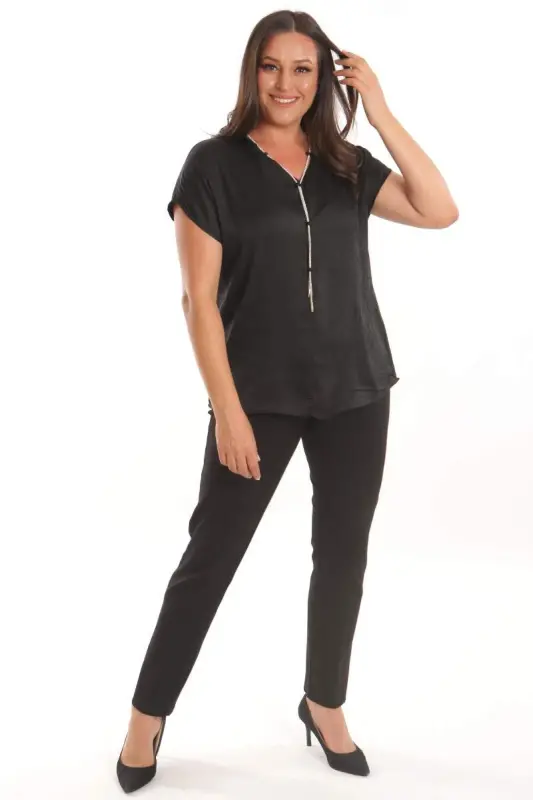 Angelino Plus Size Black Crinkled Satin Blouse with Chain Detail - 4