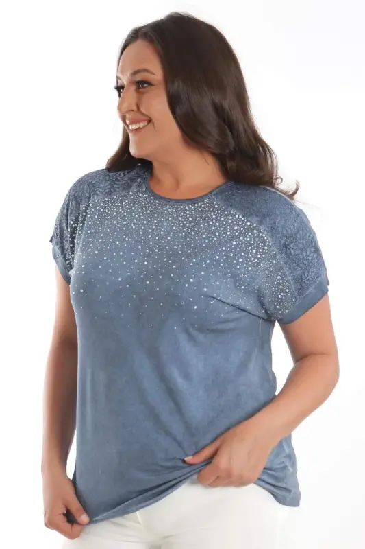 Angelino Büyük Beden İndigo Taş Baskılı Omuz Dantel Detaylı Batik Yıkamalı Bluz - 3