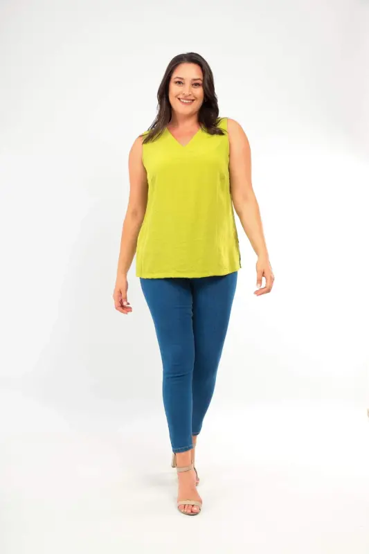 Angelino Büyük Beden V yaka Yırtmaç Detaylı Kolsuz Yağ Yeşili Bluz - 2