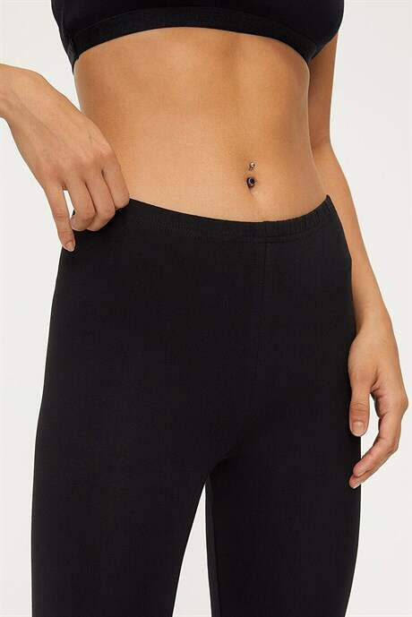 Angelino Women's Black Cotton Lycra Capri Short Leggings - 8