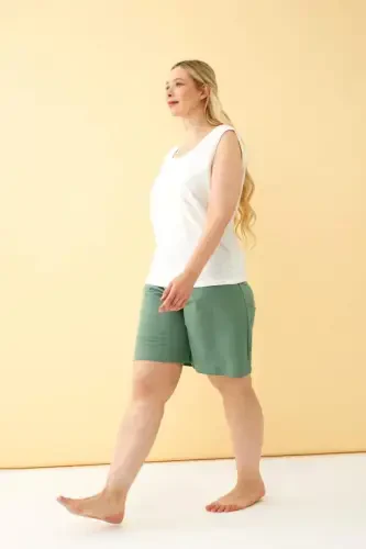 Angelino Women's Green Relaxed Fit Plus Size Pocketed Shorts - 3