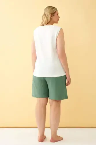 Angelino Women's Green Relaxed Fit Plus Size Pocketed Shorts - 4