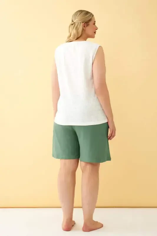 Angelino Women's Green Relaxed Fit Plus Size Pocketed Shorts - 4