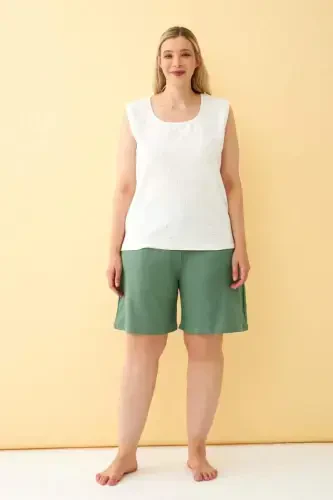 Angelino Women's Green Relaxed Fit Plus Size Pocketed Shorts - 5