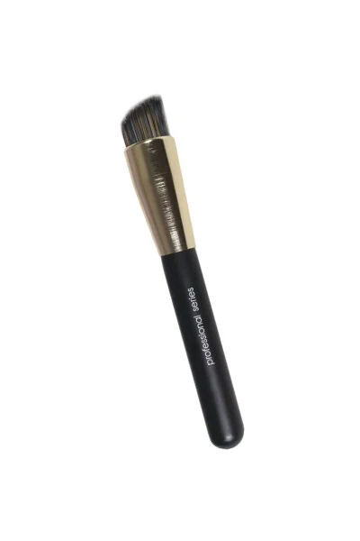 Angled Kabuki Foundation Brush - NASCITA (1)