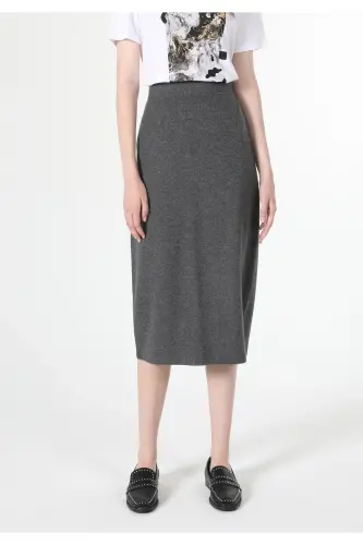 Anthracite slim fit midi skirt with a slit detail. - 4