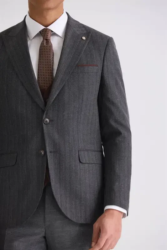 Антрацитовый Слим-Фит Костюм-тройка в полоску с острыми лацканами - 3