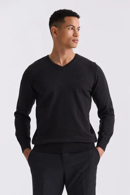Антрацитовый свитер с V-образным вырезом Slim Fit - 1