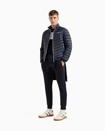 Armani Exchange erkaklar uchun Triangulation Crew Neck futbolkasi - 4