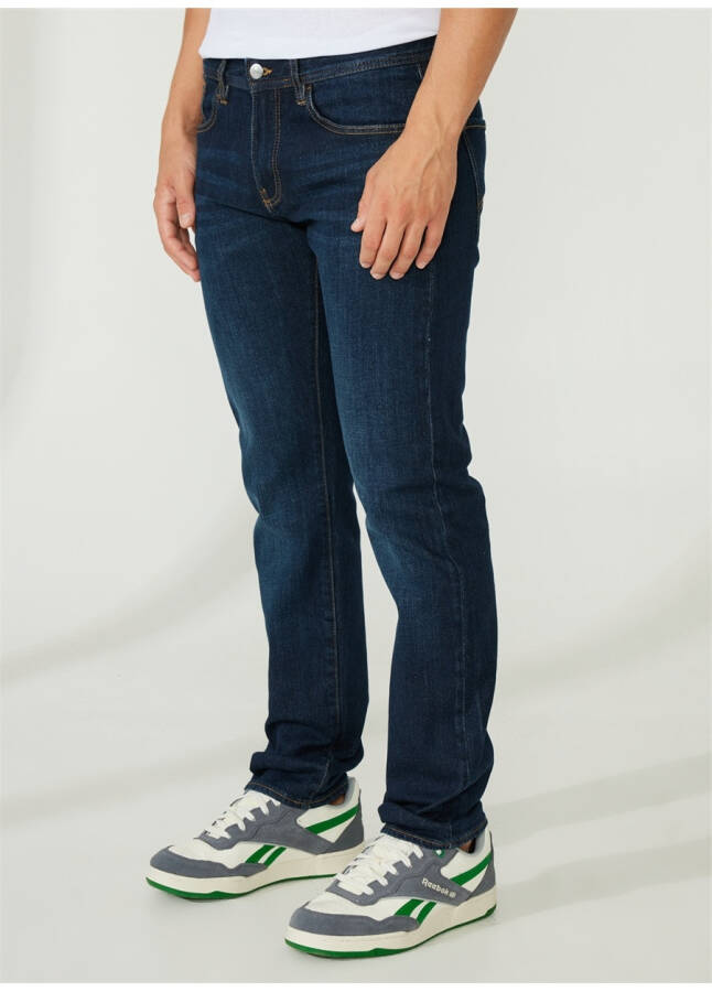 Armani Exchange Oddiy Fit Oddiy Bel Qorong'i Ko'k Erkaklar Denim Jinsi Shimlar 8NZJ13 1500-INDIGO DENIM - 8