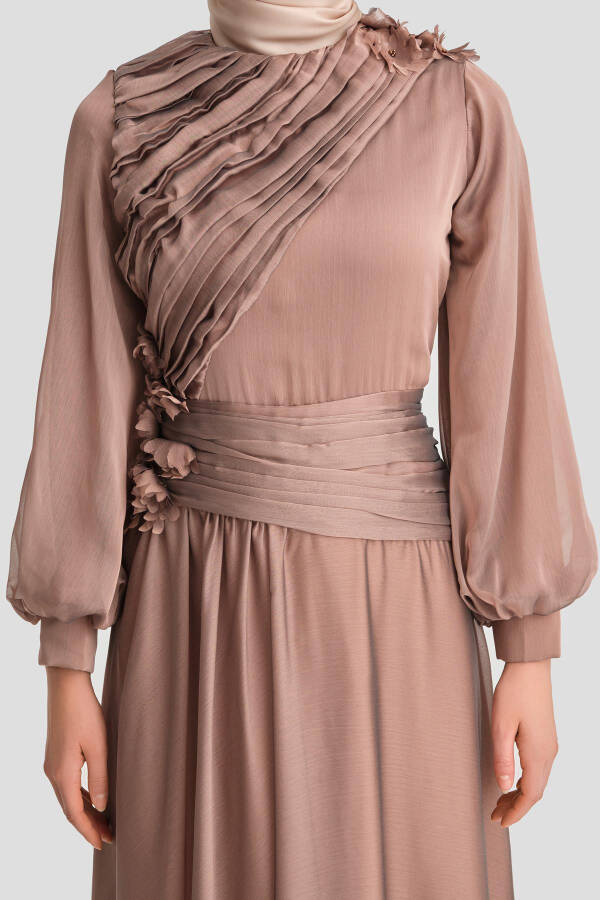 Armine Drapeli ve İşlemeli Abiye Elbise 24K9914 Bronz - 11