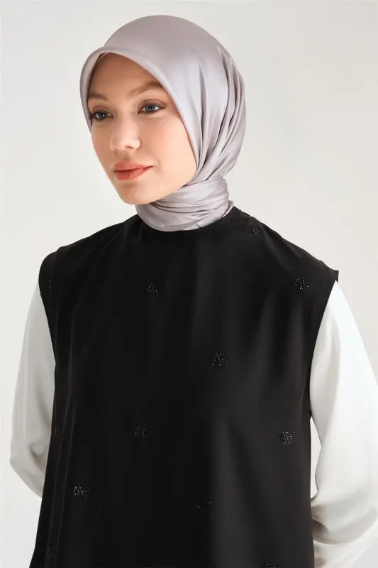 Armine Logo Yapıştırmalı Saten Bluz 24Y3512 Siyah - 2