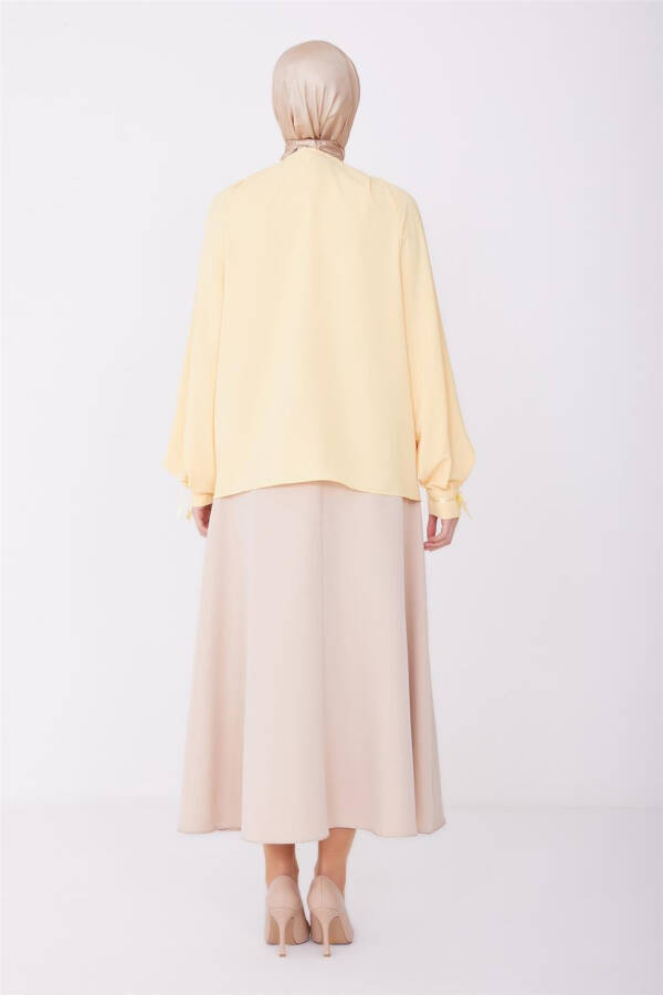 Armine Sleeve Ribbon Half Raglan Shirt 23Y3334 Cantaloupe - 8