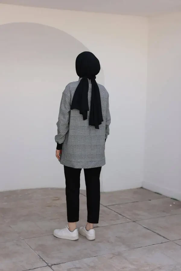 ARMINE TREND Lentalar bilan qoplangan va zanjiri bezakli Tunika - Qora 24KT467 - 7