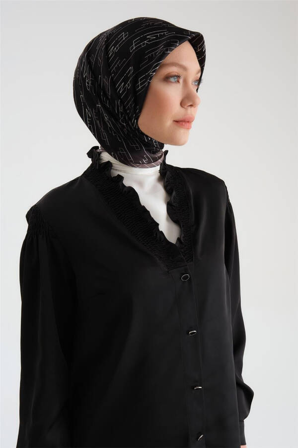 Armine Yoqasi Burmalangan Atlas Ko'ylak 24Y3504 Qora - 1