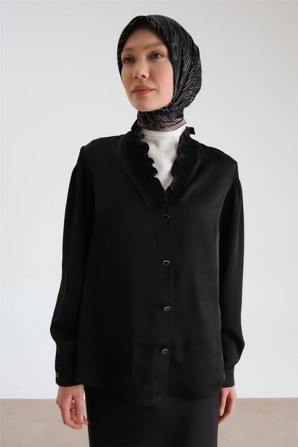 Armine Yoqasi Burmalangan Atlas Ko'ylak 24Y3504 Qora - 4