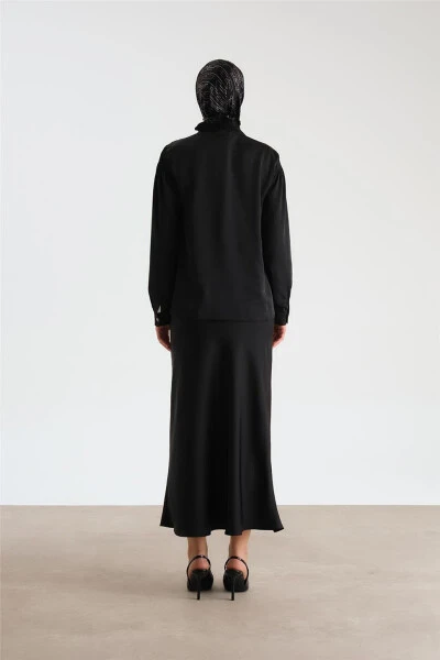 Armine Yoqasi Burmalangan Atlas Ko'ylak 24Y3504 Qora - 6