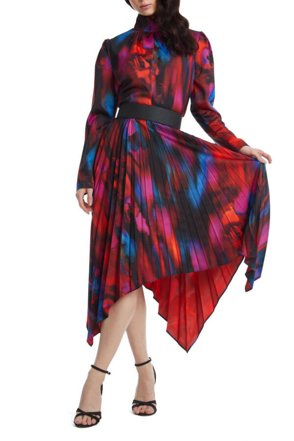 Асимметричное платье красного цвета длины миди с юбкой плиссе и поясом из кожи с рисунком 39065 - 2