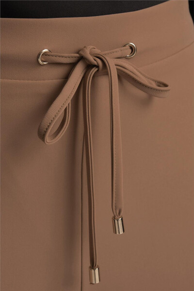 Assimetrik kamarli shim, 24Y2609 kodi bilan, bodom rangi. - 4