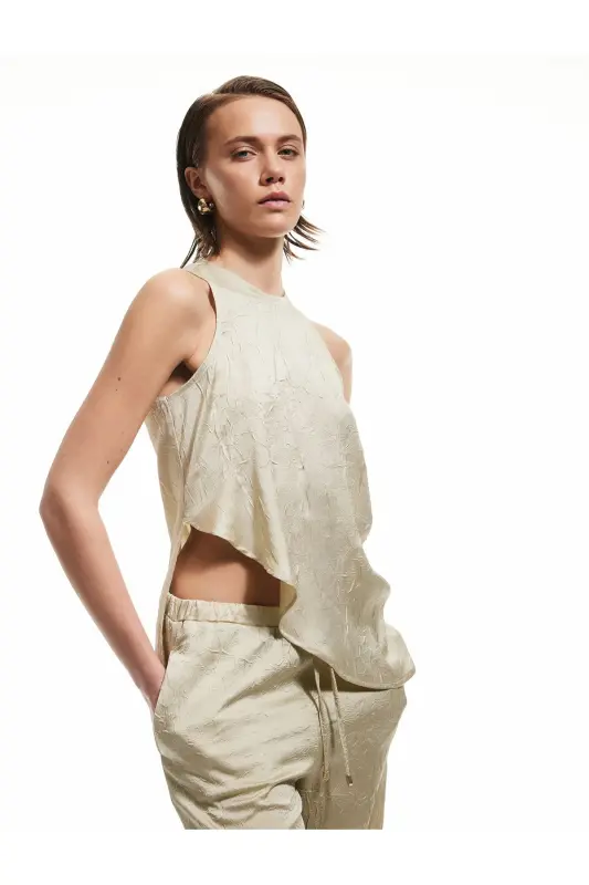 Asymmetric Cut Textured Sleeveless Halter Neck Satin Blouse - 3