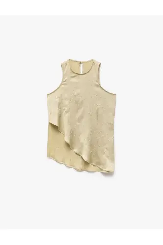 Asymmetric Cut Textured Sleeveless Halter Neck Satin Blouse - 4