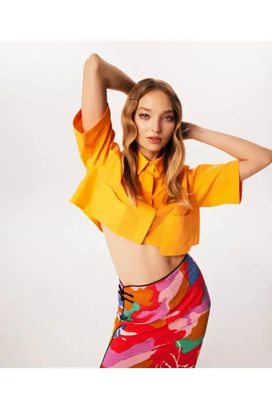 Asymmetric pocket, crop top shirt. - TWIST