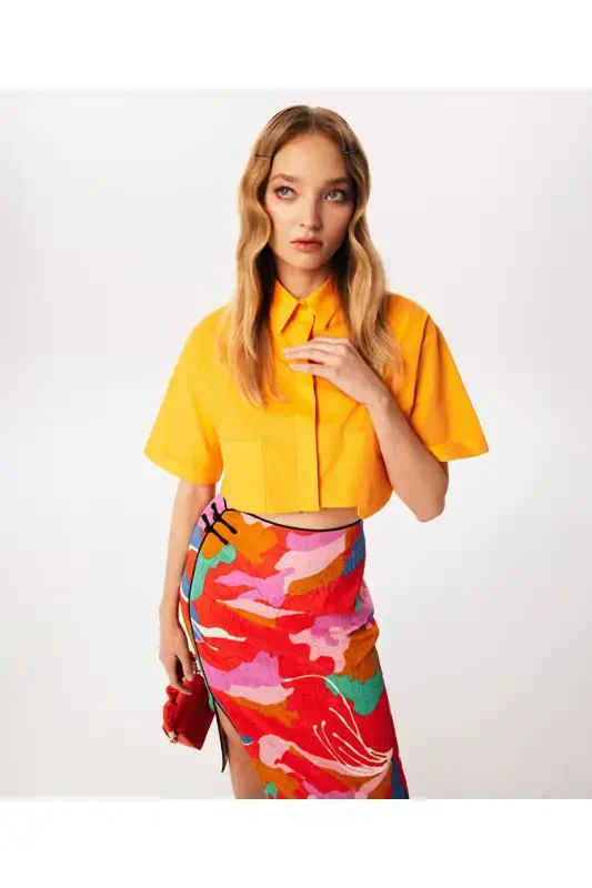 Asymmetric pocket, crop top shirt. - 2