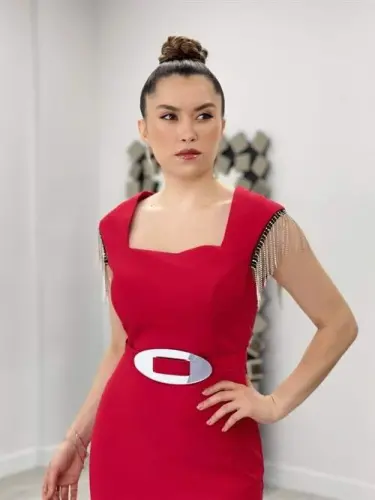 Atlas Matodan Tikilgan Kvadrat Yaxshllikdagi Elka Tashlari Va Qovushloqlari Bulungan Ko'ylak - QIZIL - 3