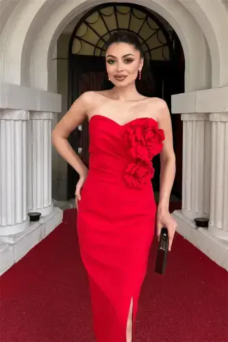 Атласное Платье-Карандаш Без Бретелек с Деталью Розы - КРАСНЫЙ - 4
