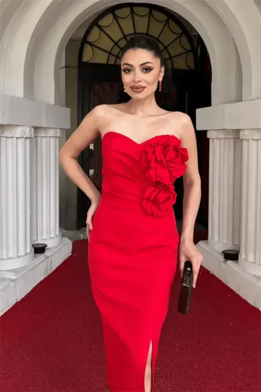 Атласное Платье-Карандаш Без Бретелек с Деталью Розы - КРАСНЫЙ - 4