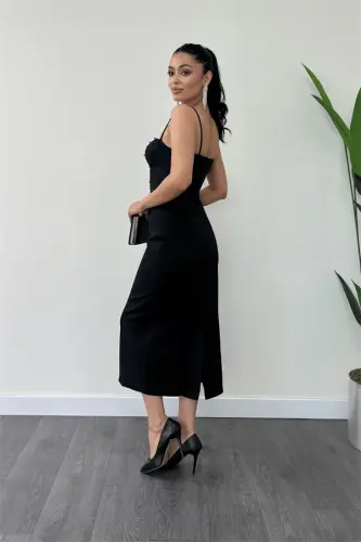 Атласное Платье-карандаш на бретелях с жемчужной деталью - ЧЕРНЫЙ - 5