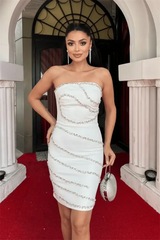 Атласное Платье Мини Без Бретелек с Каменной Отделкой - БЕЛЫЙ - 3