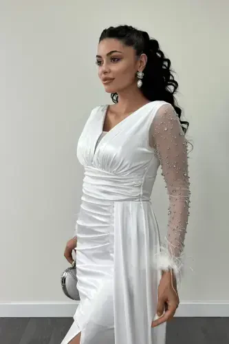 Атласное Платье Русалка с Отделкой из Бусин и Отделкой из Перьев на Рукавах - БЕЛЫЙ-БЕЛЫЙ - 4