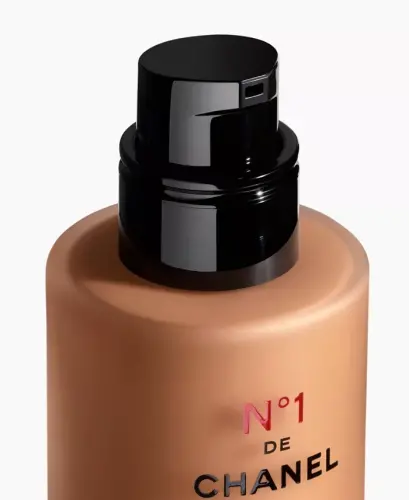 Illuminates – Moisturizes – Protects-B110 - CHANEL (1)