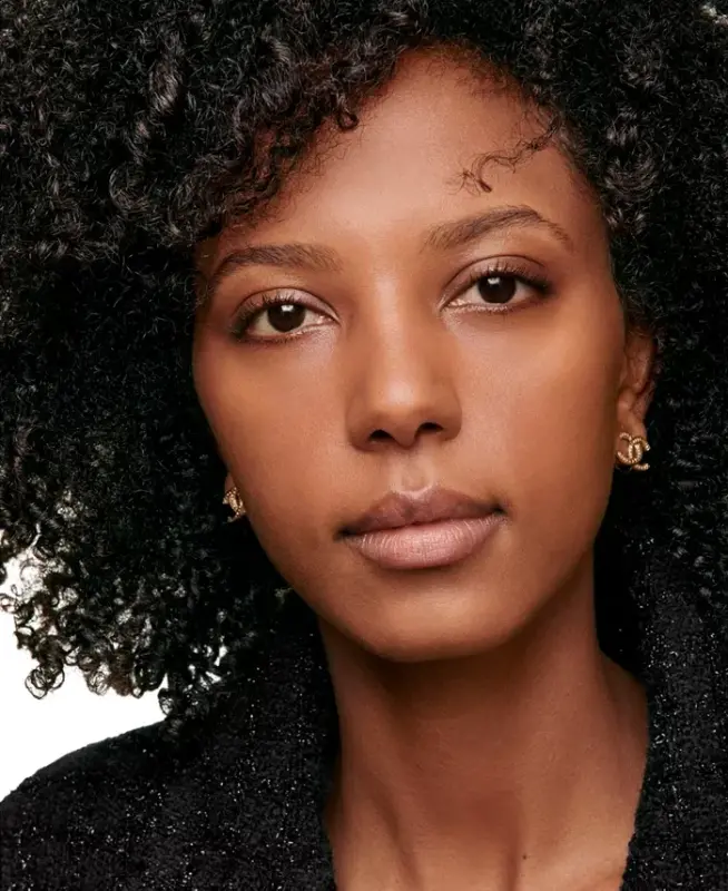 Illuminates – Moisturizes – Protects - BD21 - 3