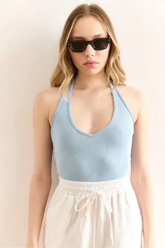 Ayol Bebe Moviy Bo'yindan O'tuvchi V Crop Bluz BLZ-1 - OLALOOK (1)