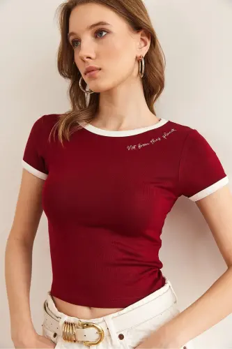 Ayol Bordo Yozuv Detalli Modal Tugmachali Crop Bluz BL - 3