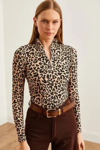 Ayol Leopard Bej fermuarli Balıkçı yoqali Likralı Bluz BLZ-19001155-Leopard Bej - 7