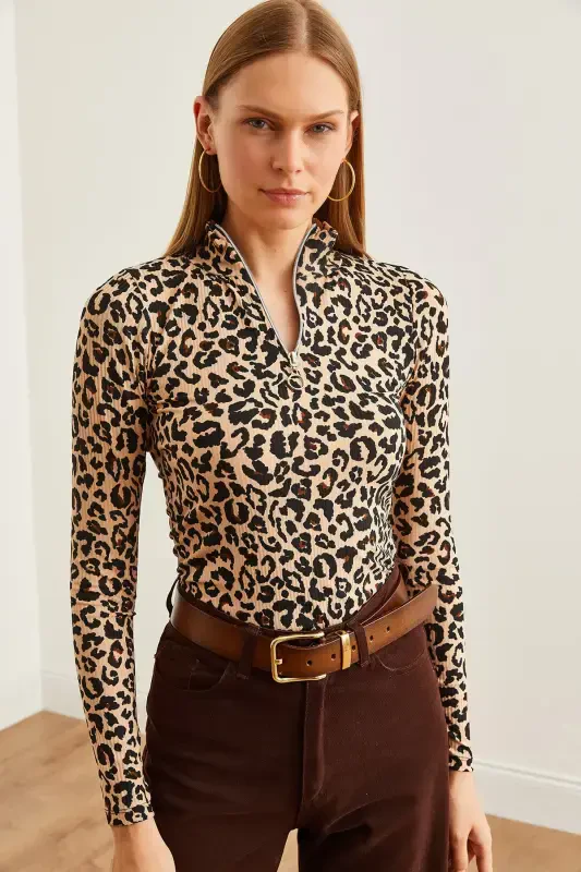 Ayol Leopard Bej fermuarli Balıkçı yoqali Likralı Bluz BLZ-19001155-Leopard Bej - 7
